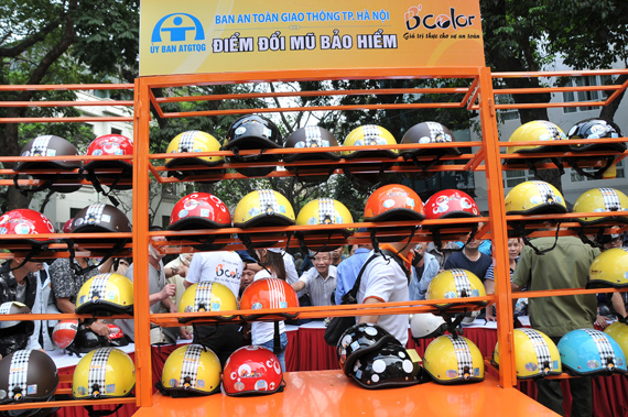 WHO hoan nghênh quy định mới về mũ bảo hiểm có hiệu lực từ ngày 1 1 2014